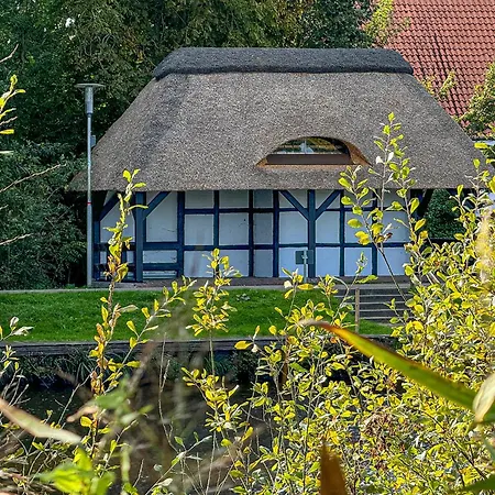 Hausboot Seestern Ferienhaus *