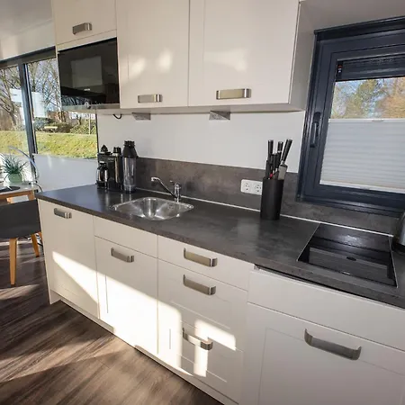 Hausboot Seestern Ferienhaus *